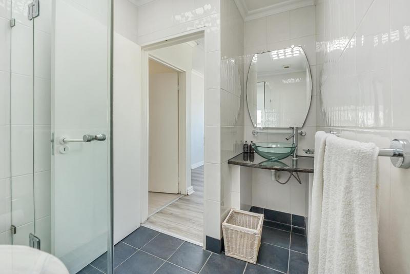 To Let 2 Bedroom Property for Rent in Sea Point Western Cape